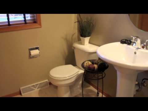 Bedroom Suites  Sale on Home For Sale   2833 Hawk S Nest Trail  Suamico Wisconsin    Presented