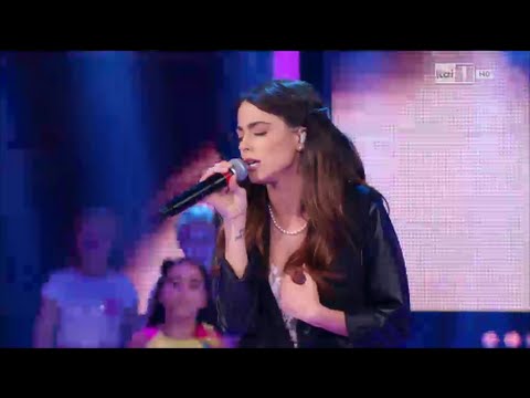 Martina Stoessel in arte "Violetta" a Ti lascio una canzone 2015 Martina Stoessel in arte "Violetta" a Ti lascio una canzone 2015