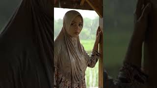 Cewek Cantik Basah Termenung Kedinginan Karena Hujan