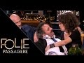 Isabelle Mergault réconforte David Salles sur ses genoux - Folie Passagère 04/11/2015