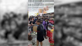 Видео Волгоградец во Вьетнаме: «Местные сметают туалетную бумагу из-за коронавируса» от Высота 102, Намдинь, Вьетнам