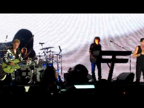 Depeche Mode - Walking in my Shoes HD (live @ the Hollywood Bowl) 8/17/09