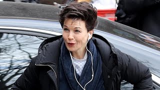 Renée Zellweger Is Unrecognizable as She Totally Transforms Into Judy Garland for New Biopic Renée Zellweger Is Unrecognizable as She Totally Transforms Into Judy Garland for New Biopic