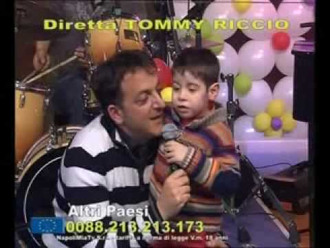 Watch Bambino napoletano di 2 anni duetta con tommy riccio latitante
