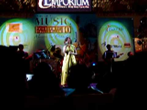 Jennifer Kim - ยิ่งใกล้ยิ่งไกล@Emporium Music Festival#10 (27-2-09) thumb