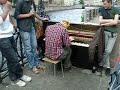 пианино прямо на Мойку у 