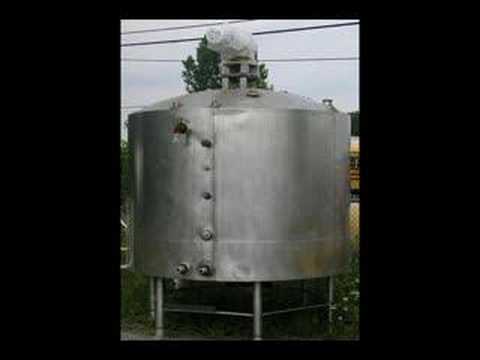 1,000 GALLON WALKER VERTICAL MIX TANK - S/S - JACKETED - 1 H