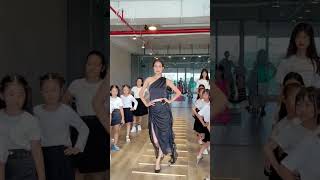 Thử Thách Bước Đều Cùng Cindy