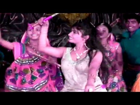 Non-Stop Gujarati Garba & Dandiya | Dhinka Chika Bollywood Dandiya...