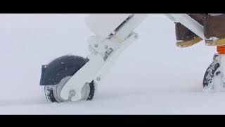 Explore and record the beautiful snow with Airwheel E6 e bike and Airwheel C5 smart helmet.
