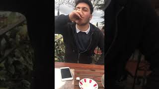 Hunharca Çay Içen Çocuk