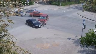 Видео ДТП (авария) г. Волжский ул. Коммунистическая ул. Пушкина 28-07-2016 13-02 от Телеканал ВОЛЖСКИЙ ПЛЮС от POWERNET, Коммунистическая улица, Волжский, Россия