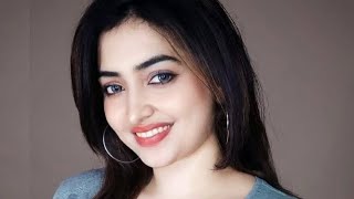 Dhanya Bimal Mannequin Aux Courbes Tendance Qui Inspire Des Millions De Personnes Avec Style Et...