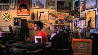 BANDWAGON armando escenario en Public House