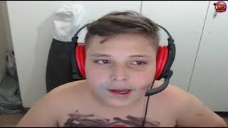 Garoto Apanhando Da Mãe Em Live Lives Engraçadas