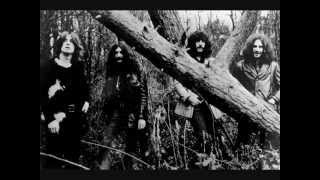 Watch Black Sabbath Swinging The Chain video