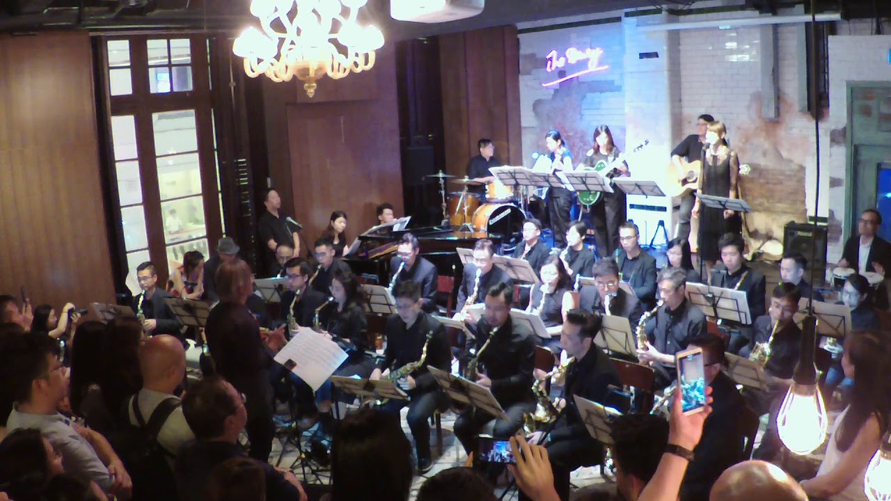 Face Saxophone Big Band