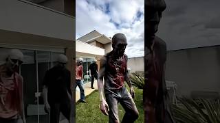 Zumbis Entraram Na Minha Casa