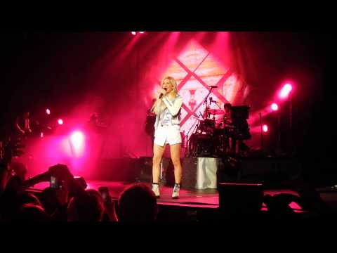 Ellie Goulding Figure 8