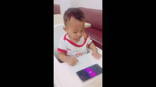 Pangeran Makan Kentang Goreng Sambil Nonton, Bayi Imut, Cute and Funny Baby