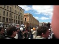 тысячи человек пришли на Конюшенную