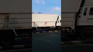 When A Truck Sways In The Middle Of A Traffic Jam