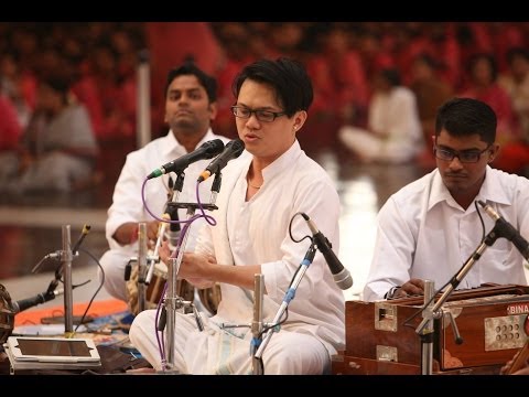 Malaysian Chinese Chong Chiu Sen sings Carnatic Music in Prashanthi...