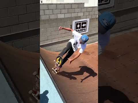 Chris Massie shreds the warehouse‼️🔨 #skateclipsdaily #miniramp #ramp #skateboarding #skateramp