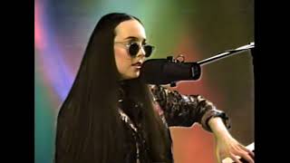 Allie X - True Love Is Violent