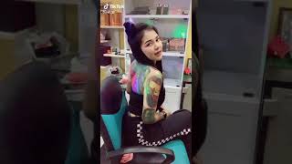 Cewek Cantik Bertattoo... Keren Bro..