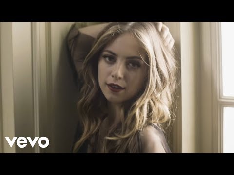 Ana Mena - Ahora Lloras TĂș (Official Video) ft. CNCO