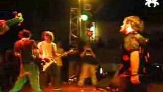 Watch Gloria Quem Cai video