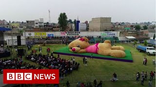 Giant teddy 'breaks world record'- BBC News