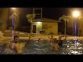 Amigos caindo na piscina