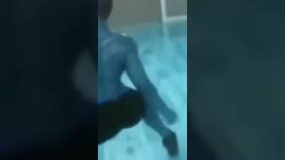 Twerk Yapan Siyah Tenli Beyefendi