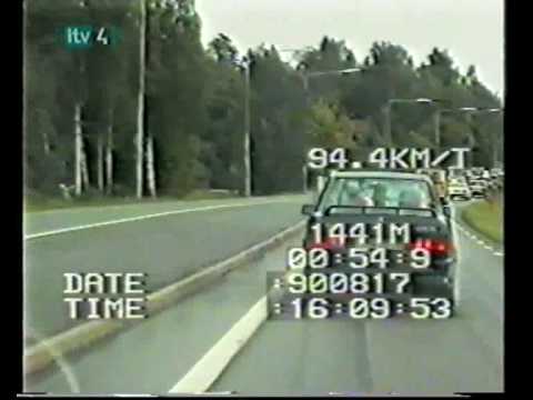 Police chase Mercedes 190