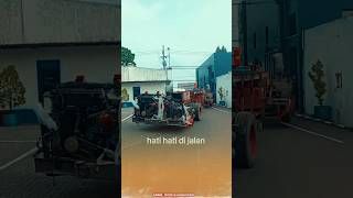 Sasis Tua Ditarik Keluar Dari Pabrik Pembuatan Body Bus?