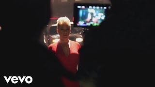 P!Nk - Walk Me Home (Behind The Scenes)