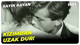 Doğan ve Türkan, Öpüşürken Annesine Yakalanıyor! | Sayın Bayan Yeşilçam Filmiay 