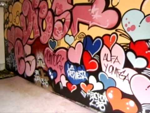 amor in graffiti. Graffiti quot; Dios es Amorquot;