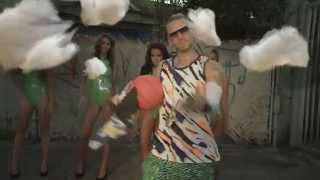 Watch Riff Raff How To Be The Man video