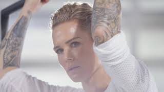 Cleanse and refresh sweaty hair featuring Ashlyn Harris + Ali Kreiger | Bumble and bumble.