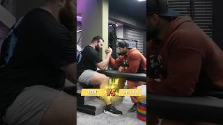 @TunaTavus  BİLEK GÜREŞİNDE YENİLİYOR !! @m.y.hulk VS @TunaTavus