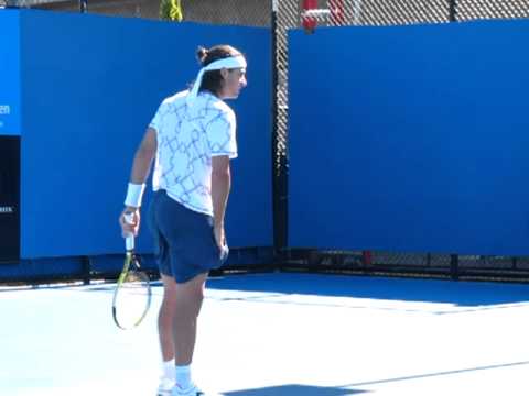 Feliciano ロペス practices， 全豪オープン 2011