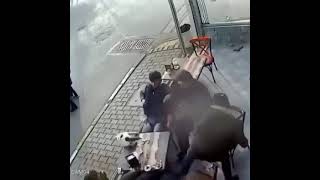 Kedi Masaya Düşüyor .
