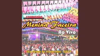 Menina Faceira Em Andorinha Ba - Acordando O Prédio