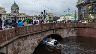 Гуляем По Невскому Проспекту Под Обычным Питерским Дождем Это И Есть Питерское Настроение