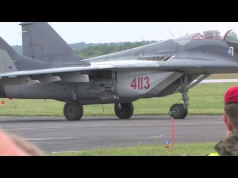F- Vs. Mig- Fighter Jet Dogfight - Dęblin - Hd F- Vs. Mig- Fighter Jet Dogfight - Dęblin - Hd