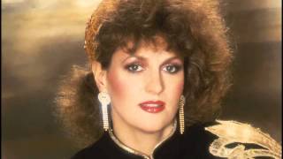 BARBARA DICKSON - THEME from the TV SERIES 'ANDY ROBSON' (FULL VERSION)