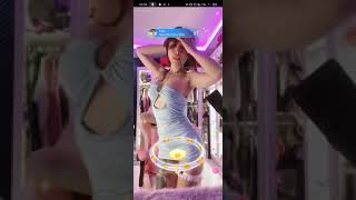 18 Bigo Y Viet Bop In Tight Dress